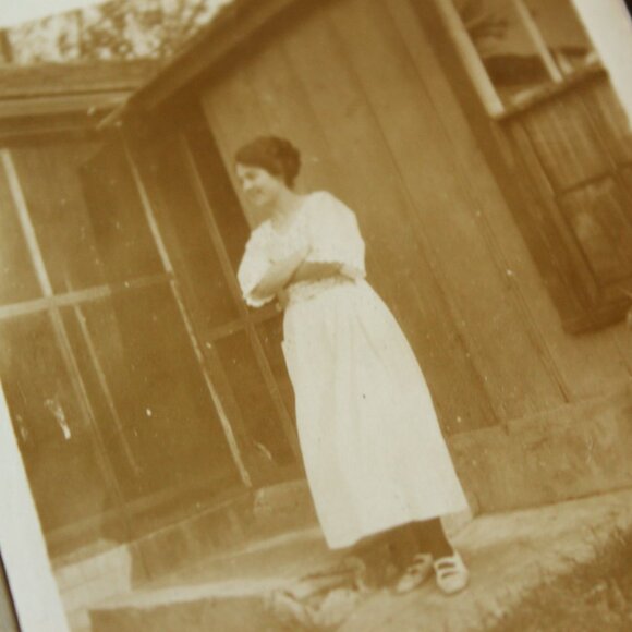 Vintage 1910s Photograph, Edwardian Photo Smiling Woman, Antique Black And White - Picture 2 of 10